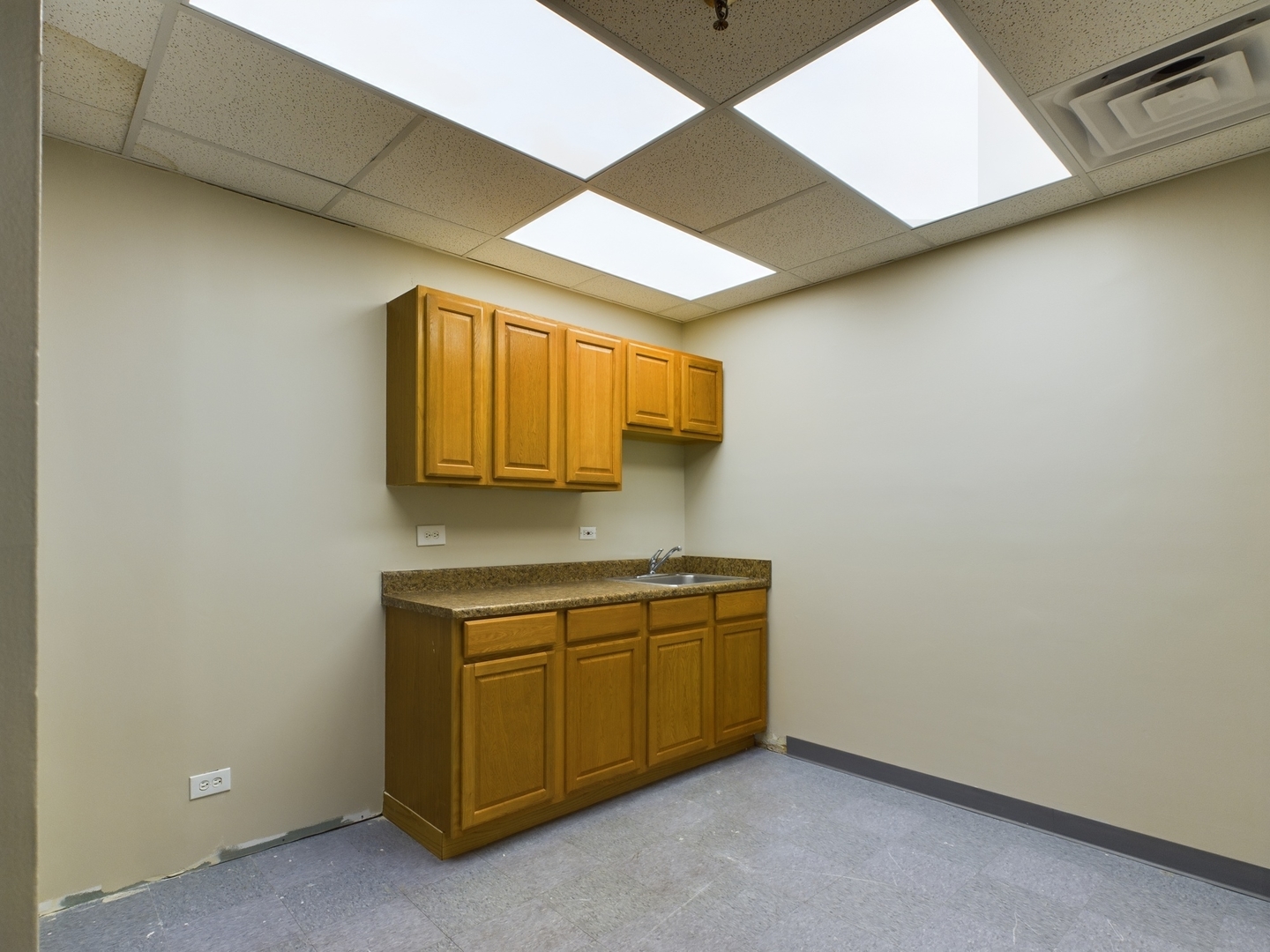 64 Orland Square Dr Property Photo 8