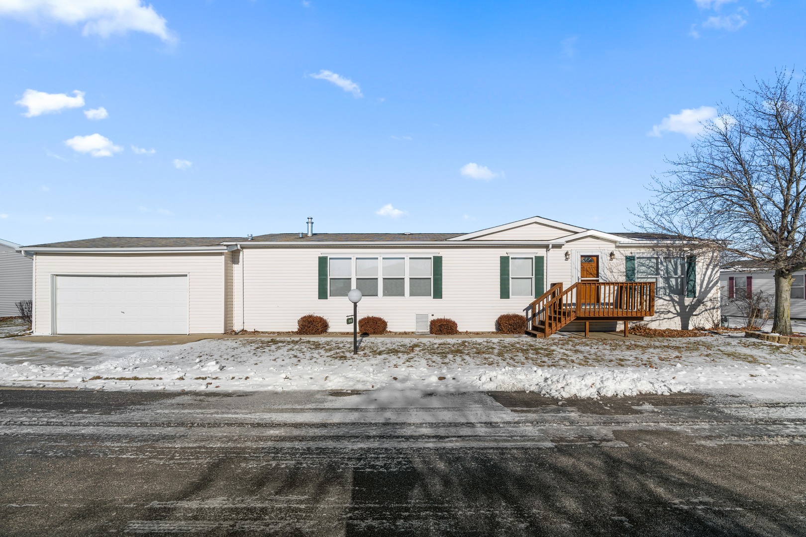 890 Meadowlark Circle Property Photo