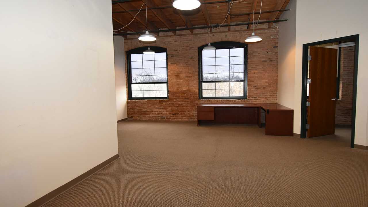 335 N River St Property Photo 6