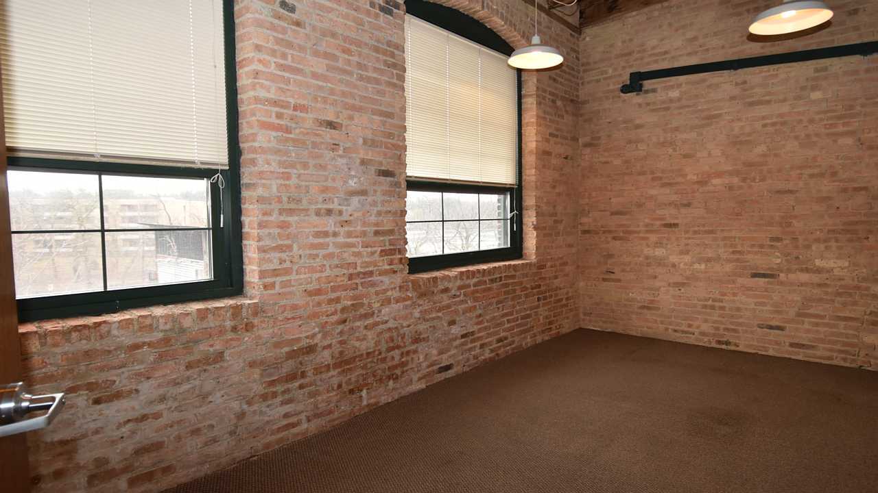 335 N River St Property Photo 7