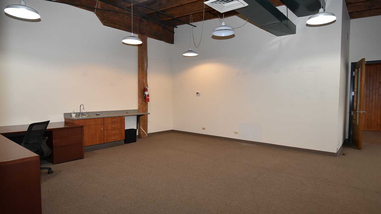 335 N River St Property Photo 9