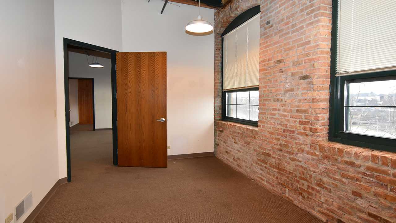 335 N River St Property Photo 11