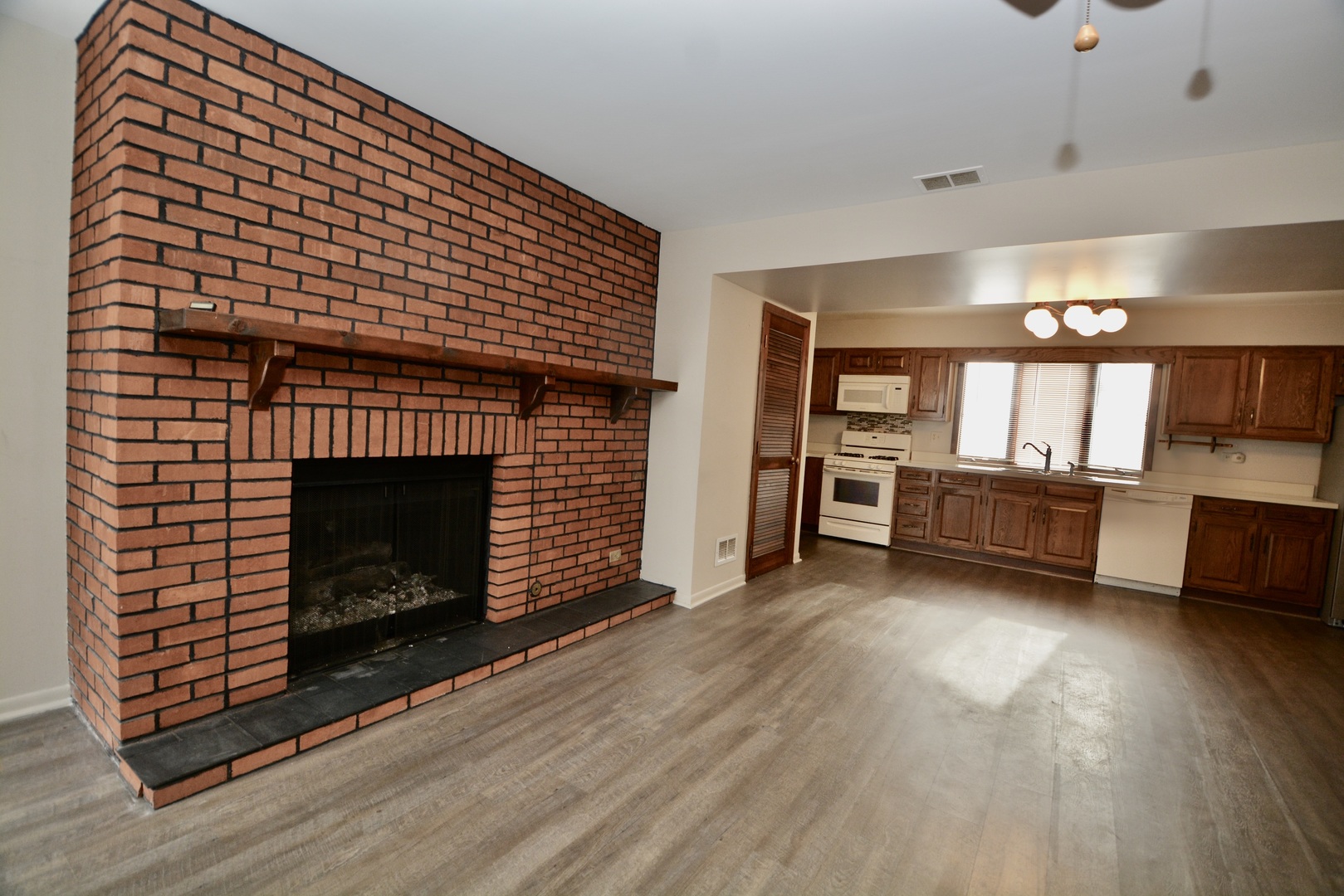 819 N 17th Avenue Property Photo 3