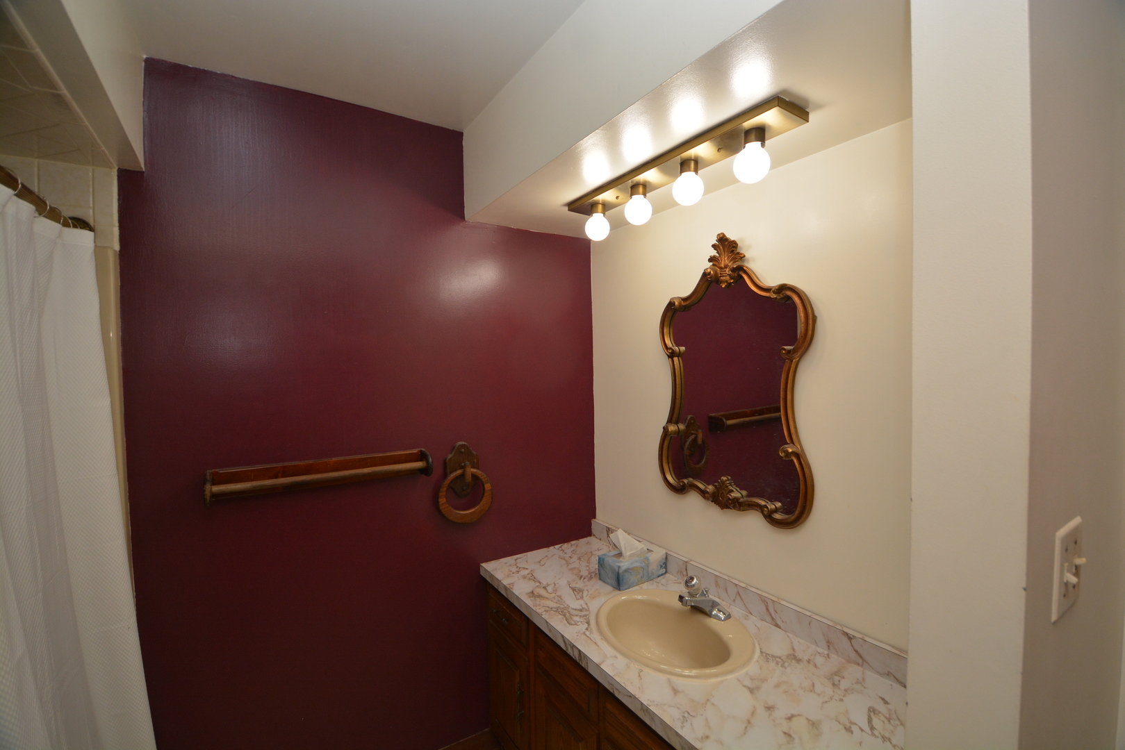 819 N 17th Avenue Property Photo 10