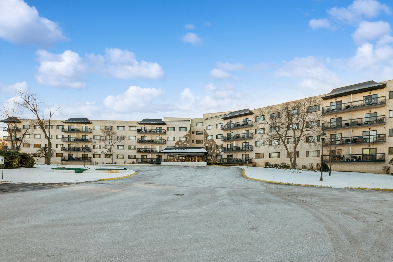Forest Villa Condominium Real Estate Listings Main Image