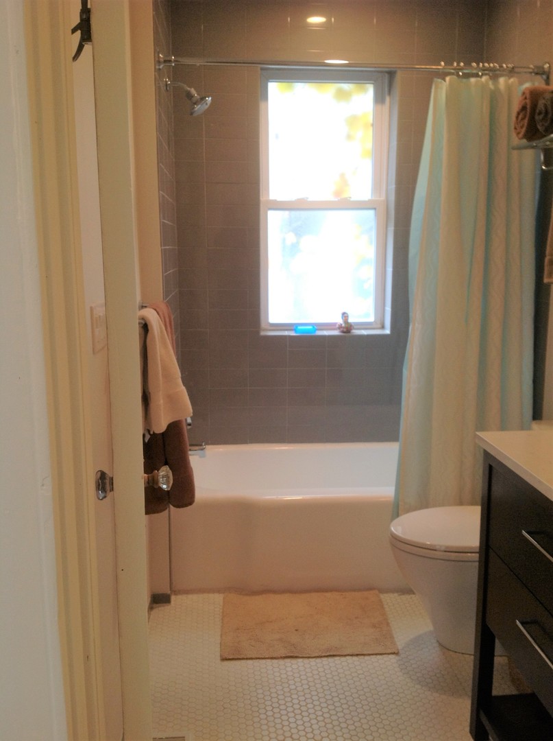 1251 W Columbia Avenue Property Photo 7