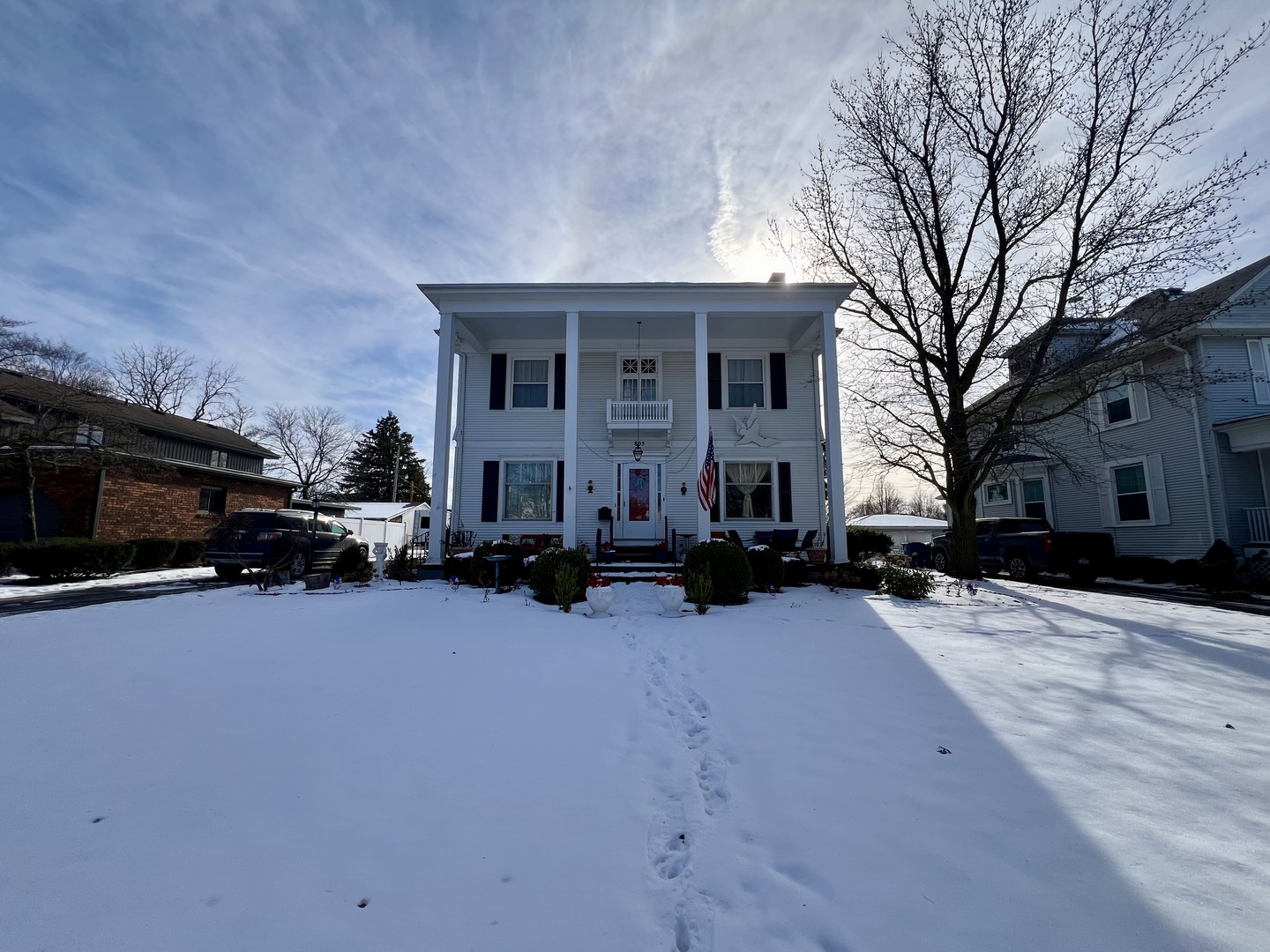805 E Washington Street Property Photo