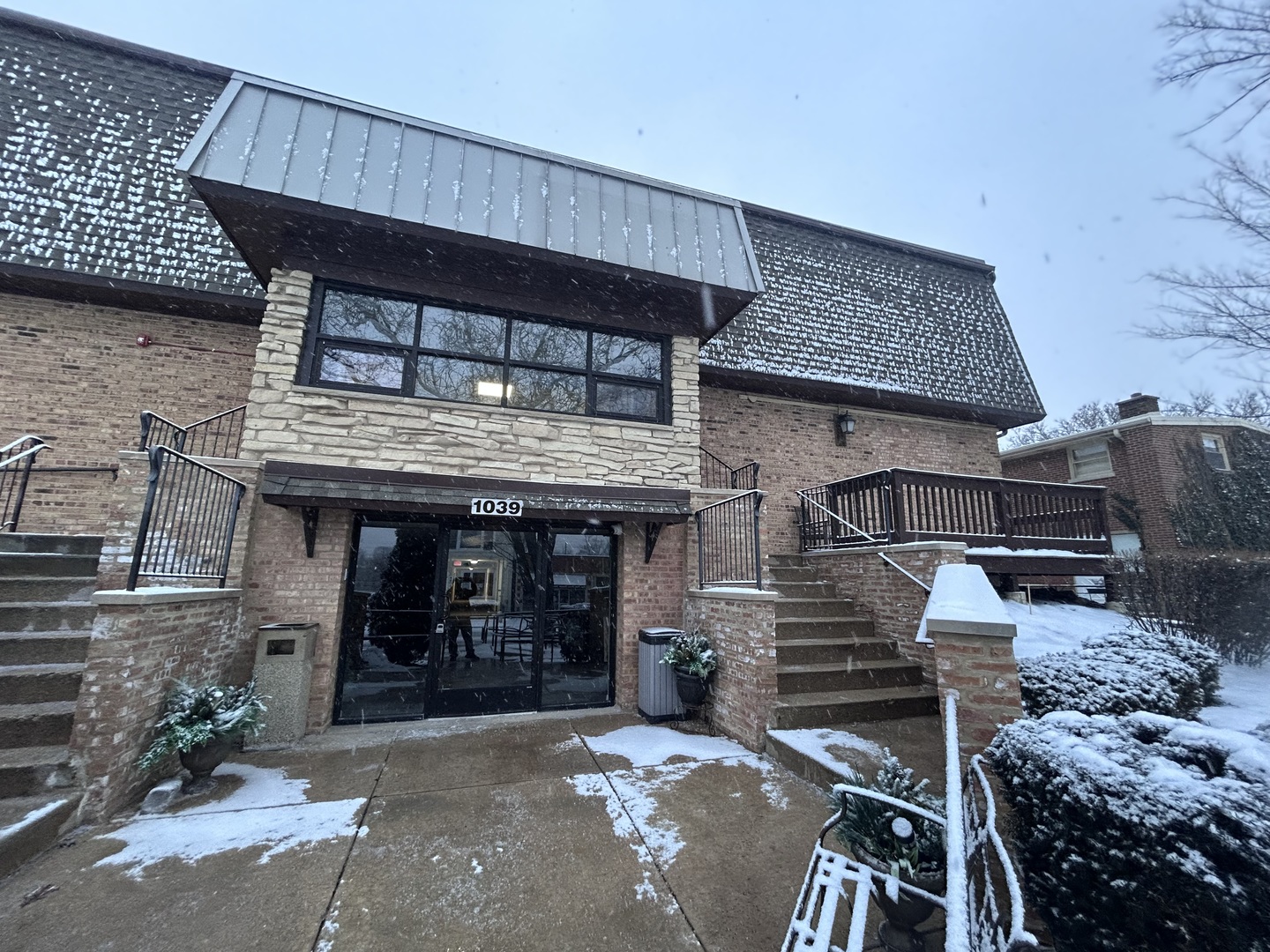 1039 College Ave Property Photo 1
