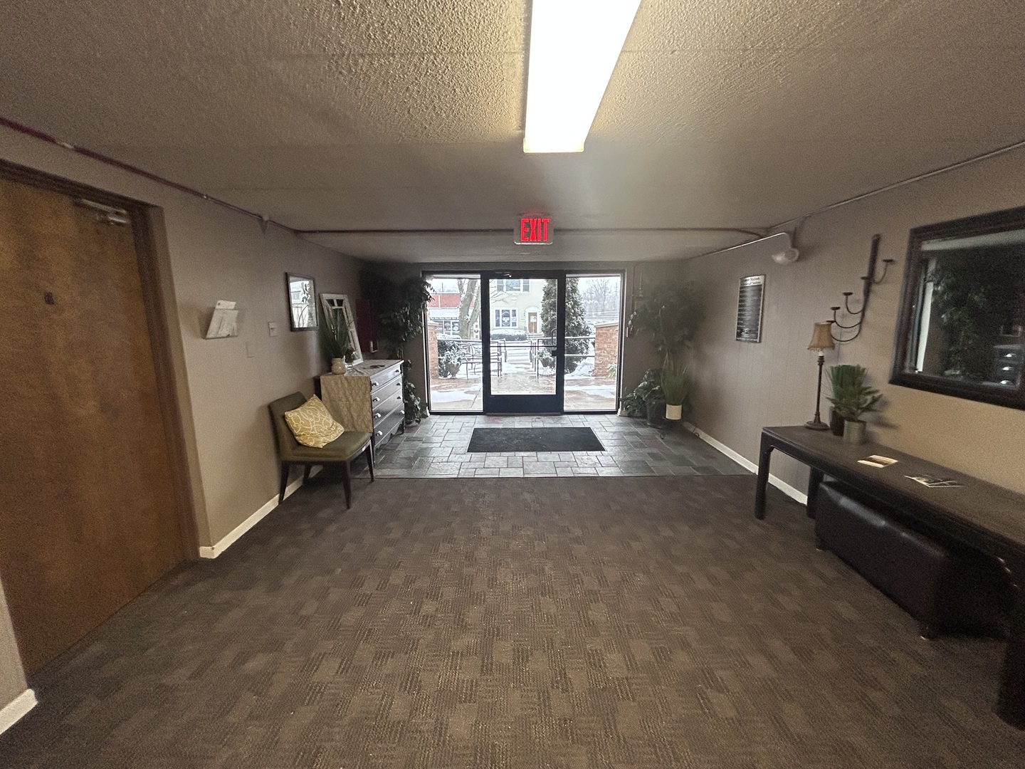 1039 College Ave Property Photo 4