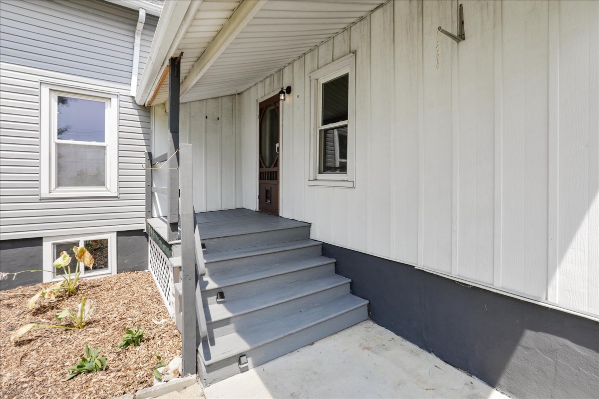 505 E Elm Street Property Photo 3