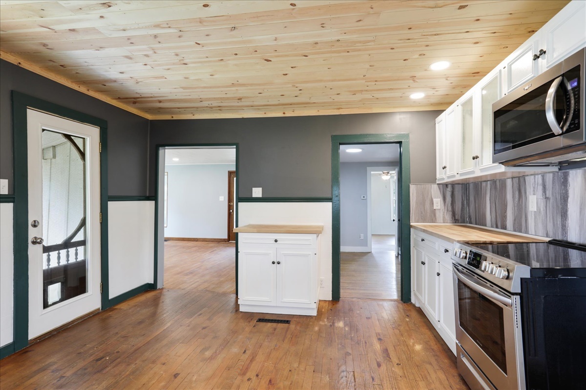 505 E Elm Street Property Photo 11