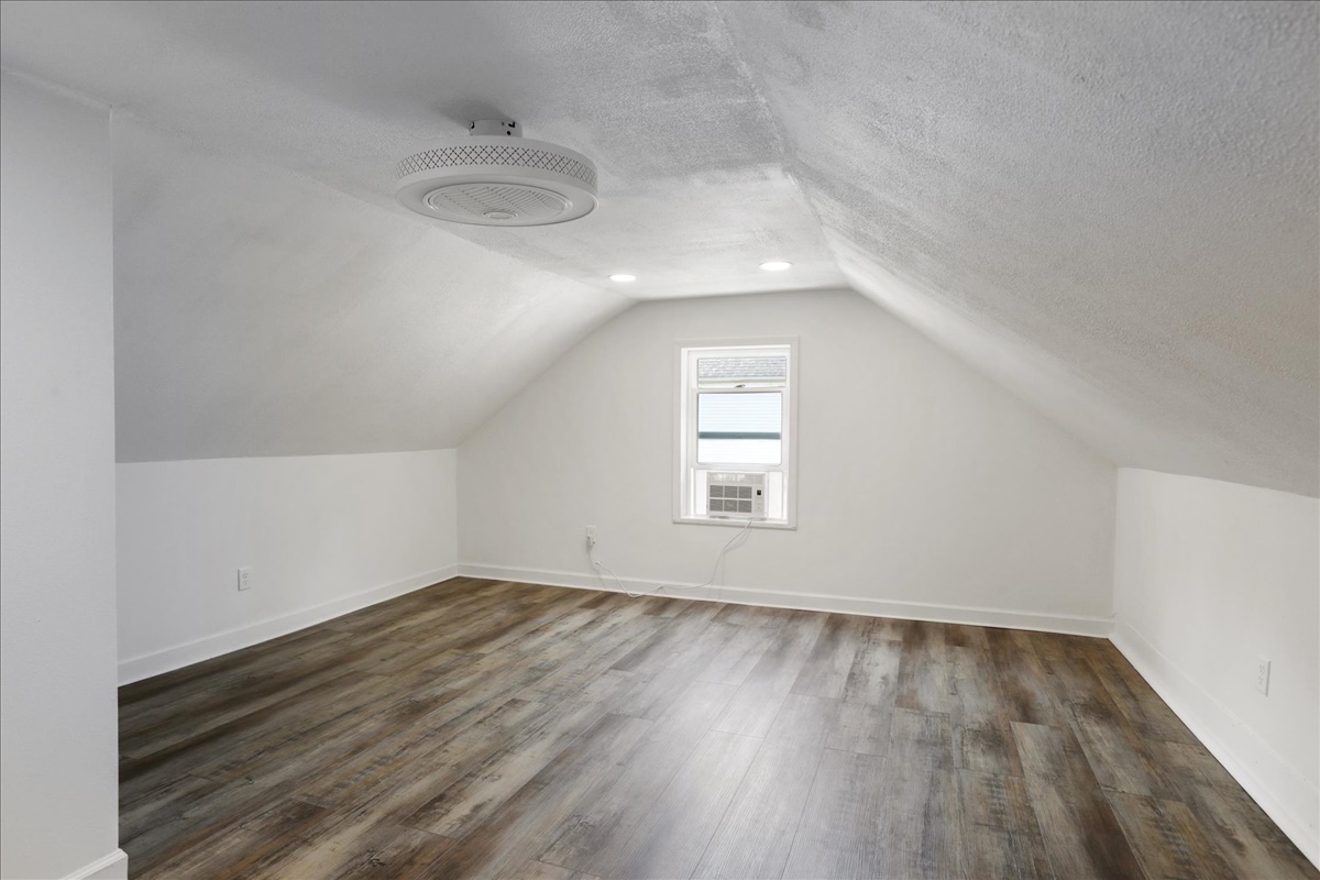 505 E Elm Street Property Photo 15