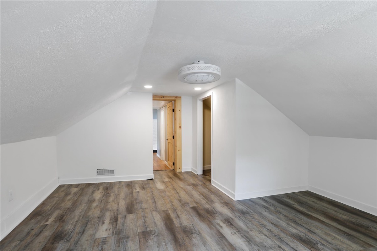 505 E Elm Street Property Photo 16