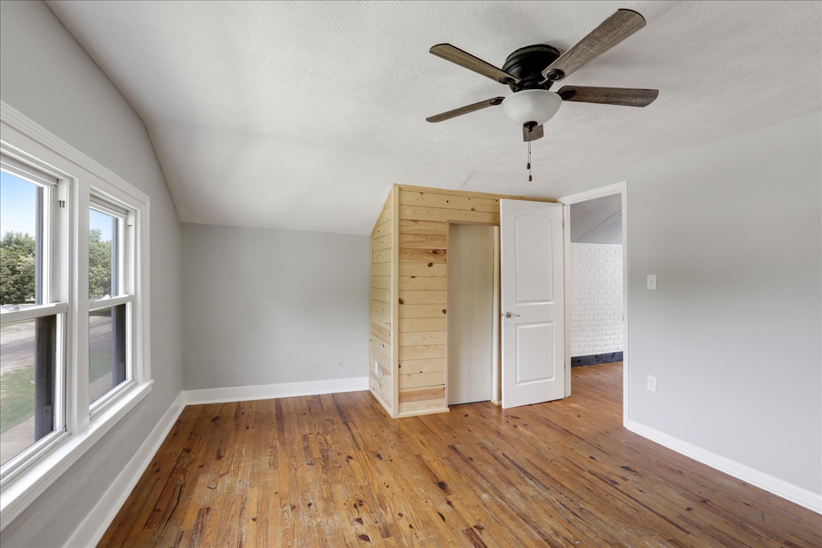 505 E Elm Street Property Photo 17