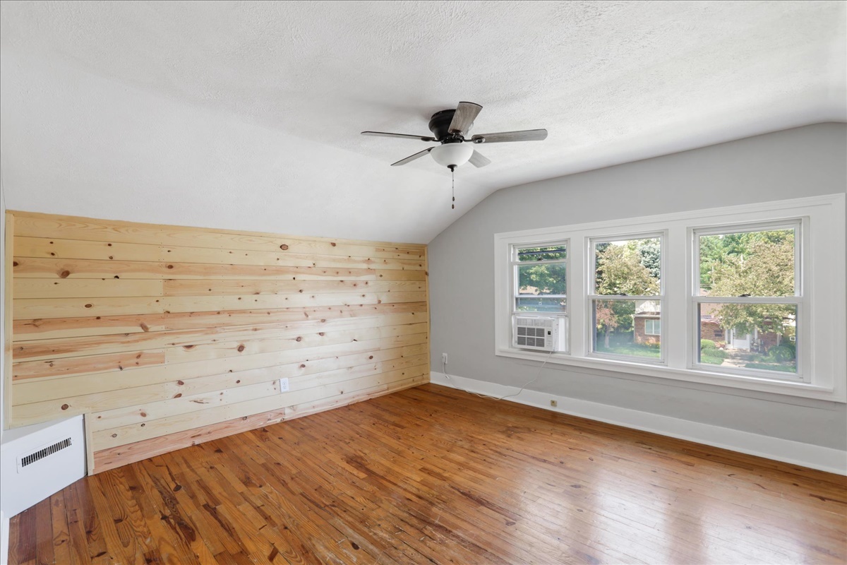 505 E Elm Street Property Photo 18
