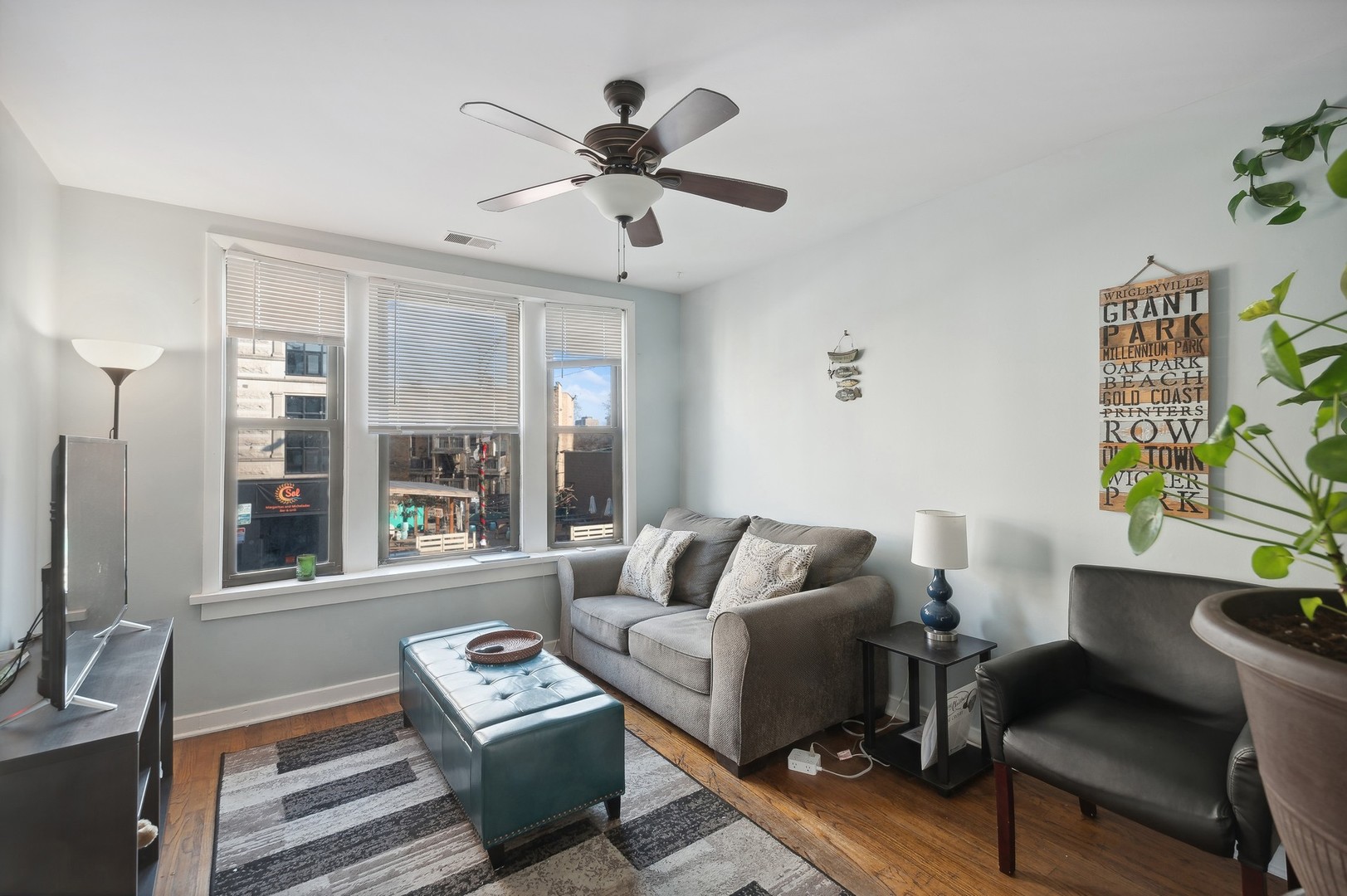 3472 N Clark Street Property Photo 2