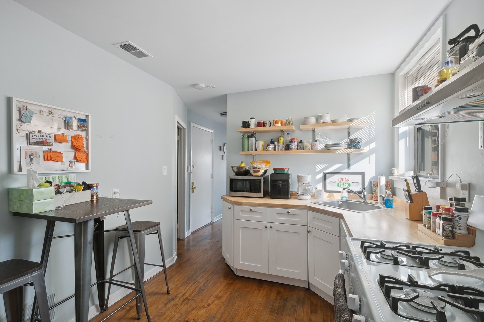 3472 N Clark Street Property Photo 4