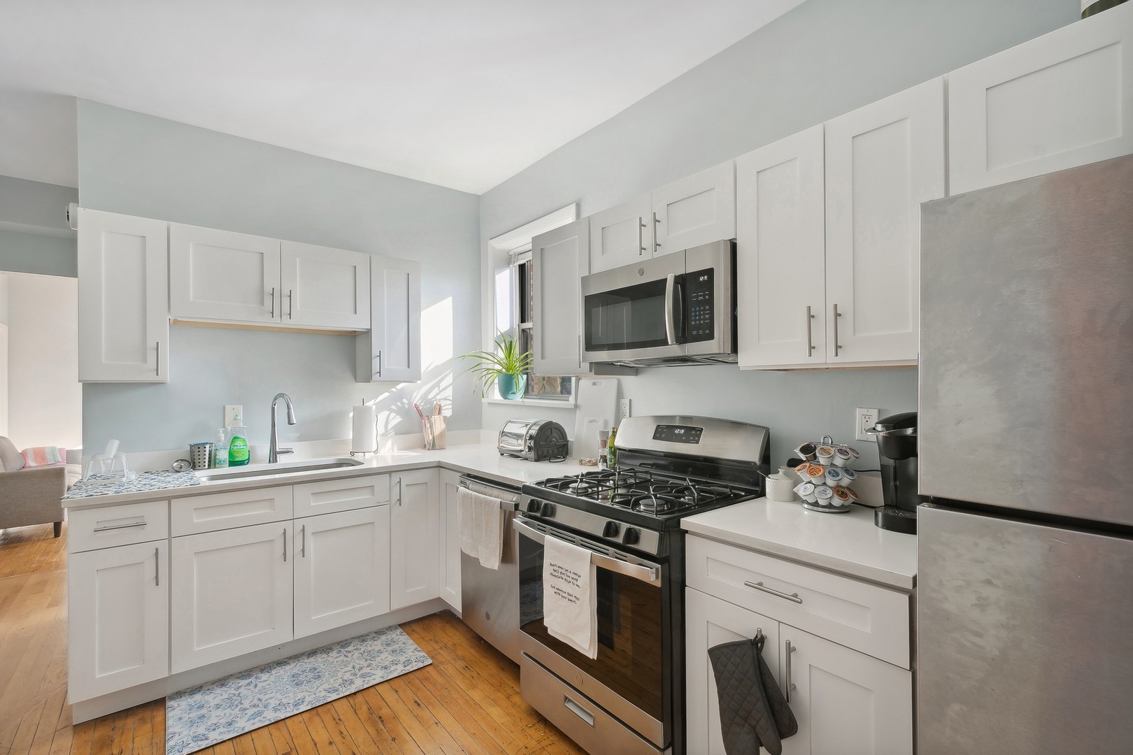 3472 N Clark Street Property Photo 5