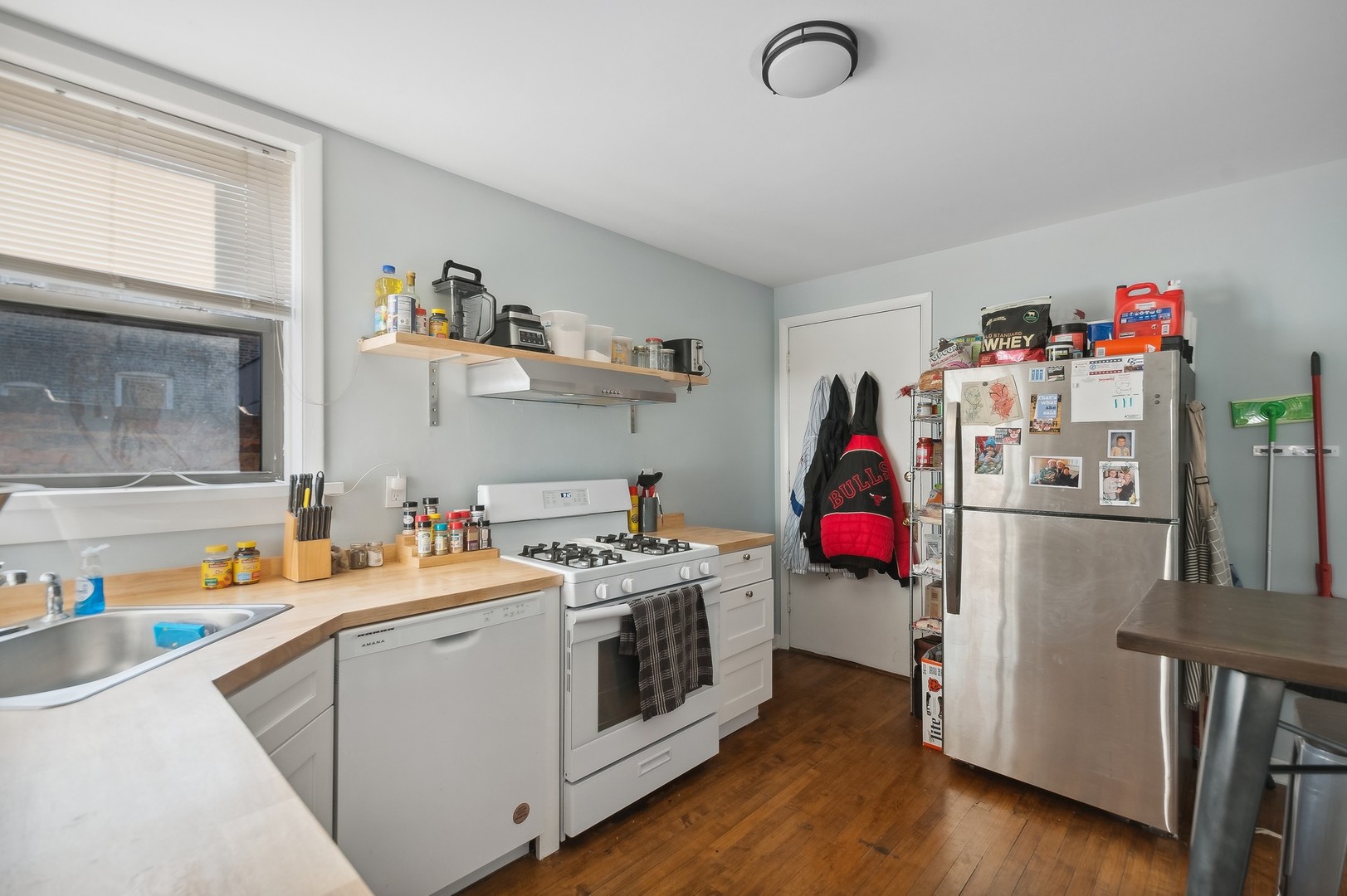 3472 N Clark Street Property Photo 7
