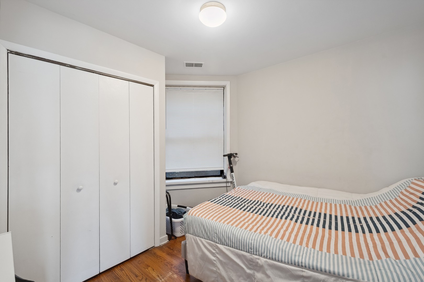3472 N Clark Street Property Photo 9