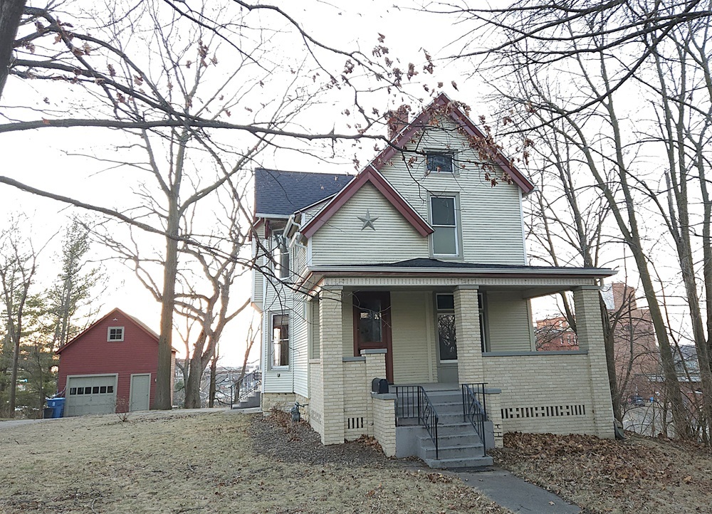 105 S Dement Avenue Property Photo 1