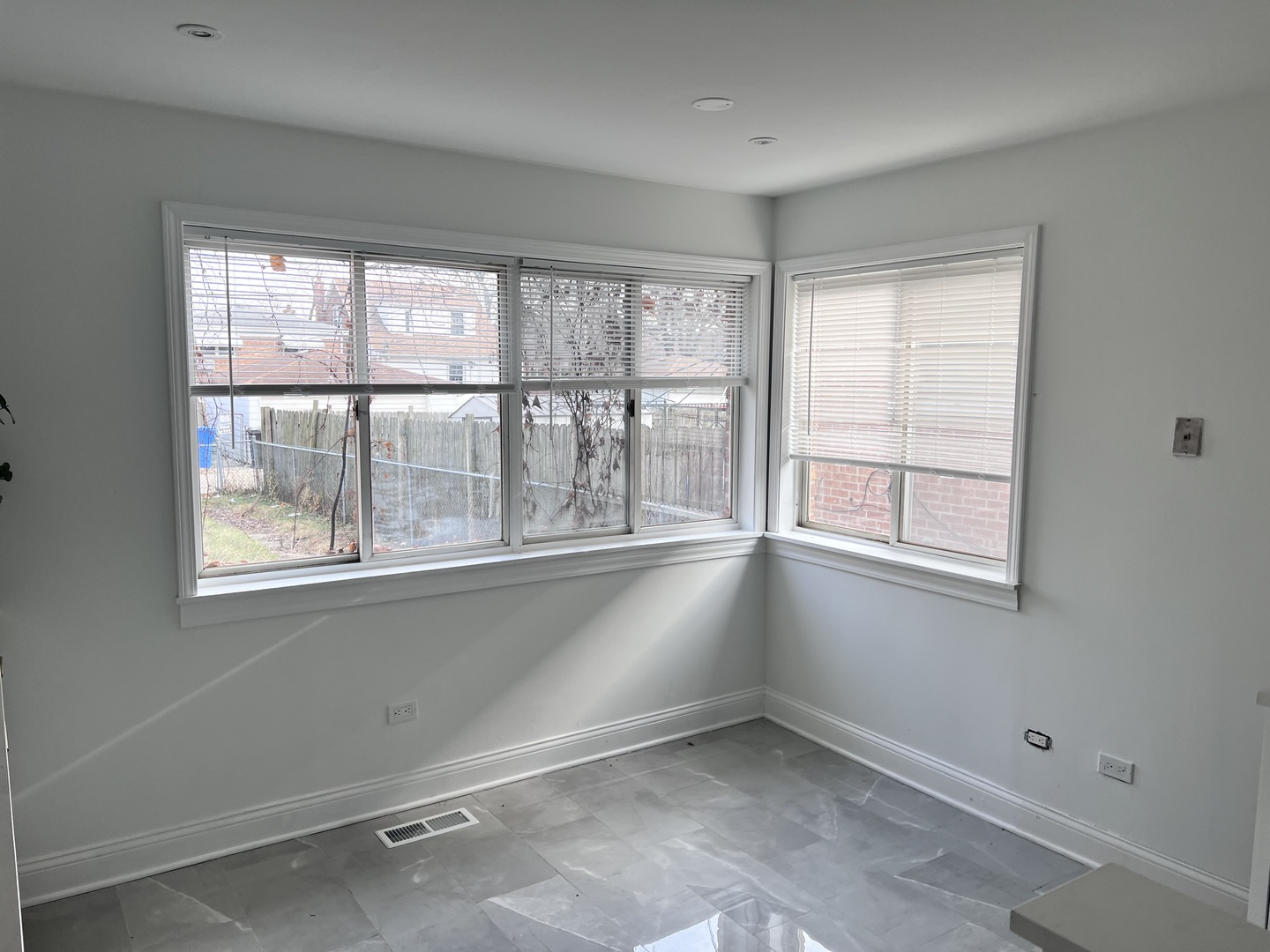 9231 S La Salle Street Property Photo 5