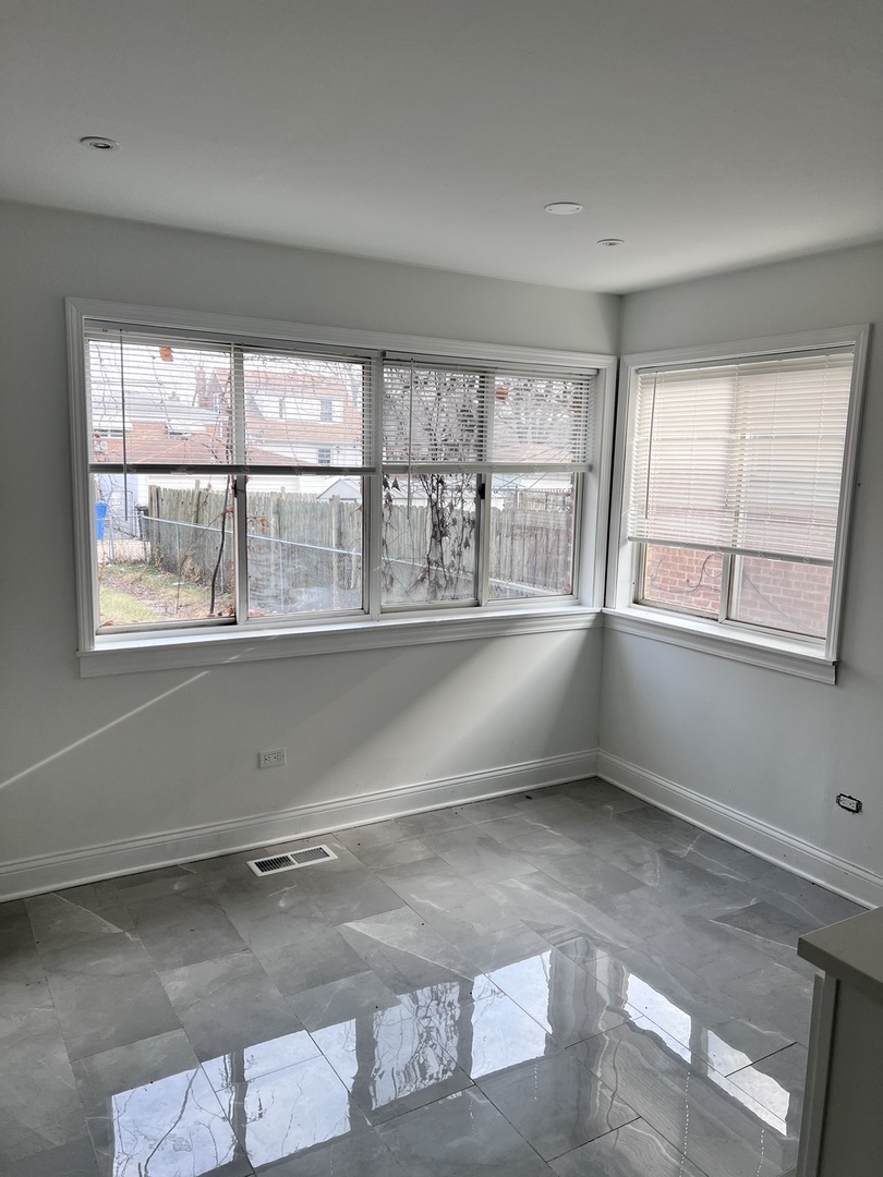 9231 S La Salle Street Property Photo 6