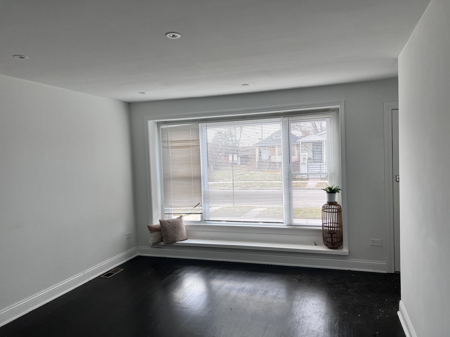 9231 S La Salle Street Property Photo 8