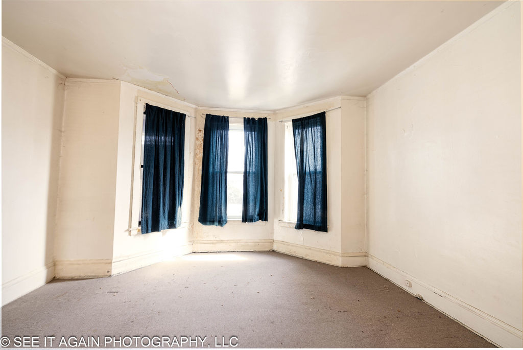 7930 S Luella Avenue Property Photo 4