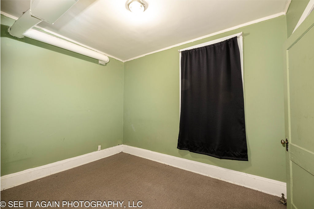 7930 S Luella Avenue Property Photo 6