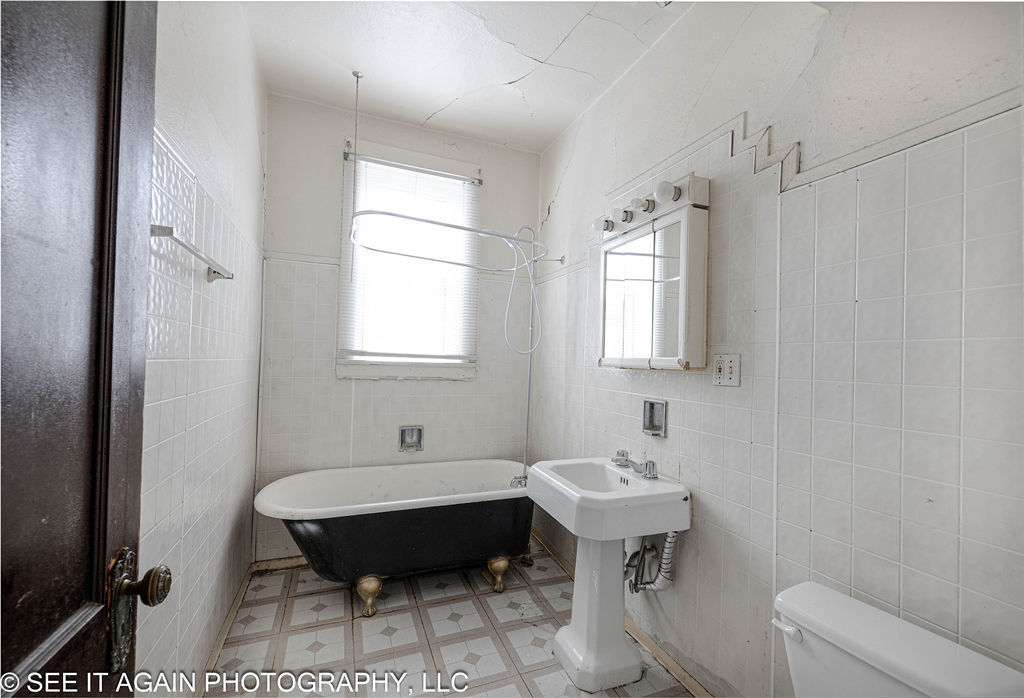 7930 S Luella Avenue Property Photo 11