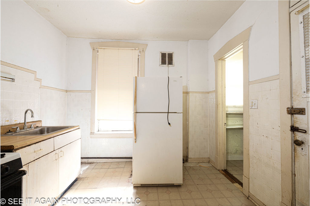 7930 S Luella Avenue Property Photo 15