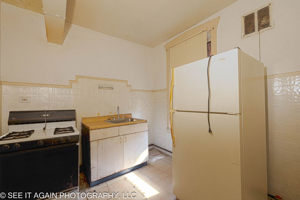 7930 S Luella Avenue Property Photo 17