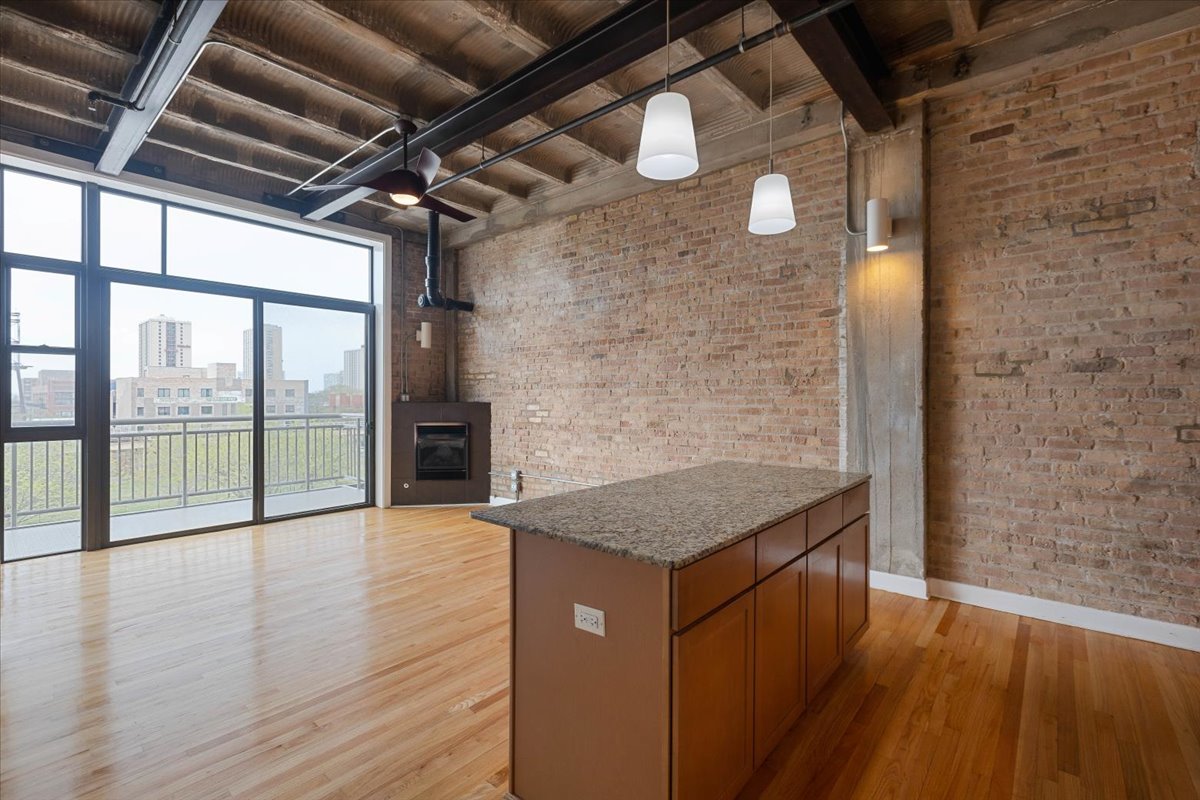 2545 S Dearborn Street 508 Property Photo 7