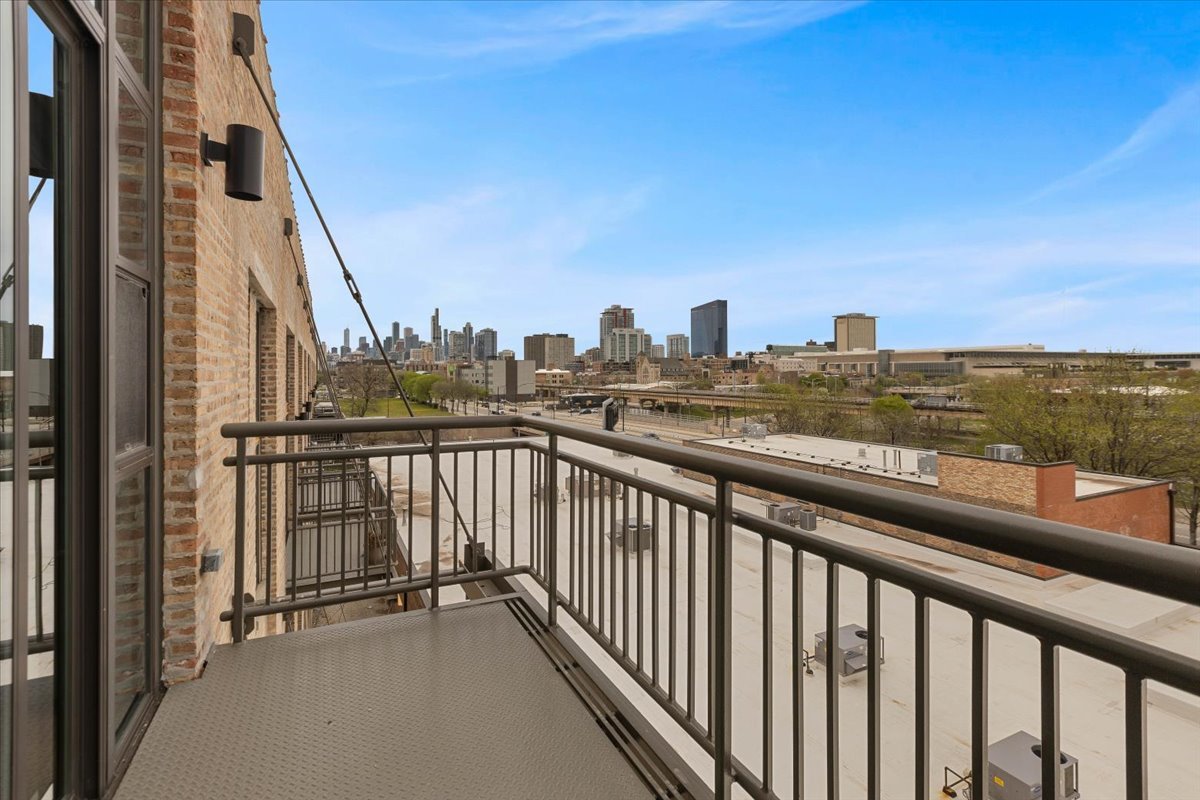 2545 S Dearborn Street 508 Property Photo 17