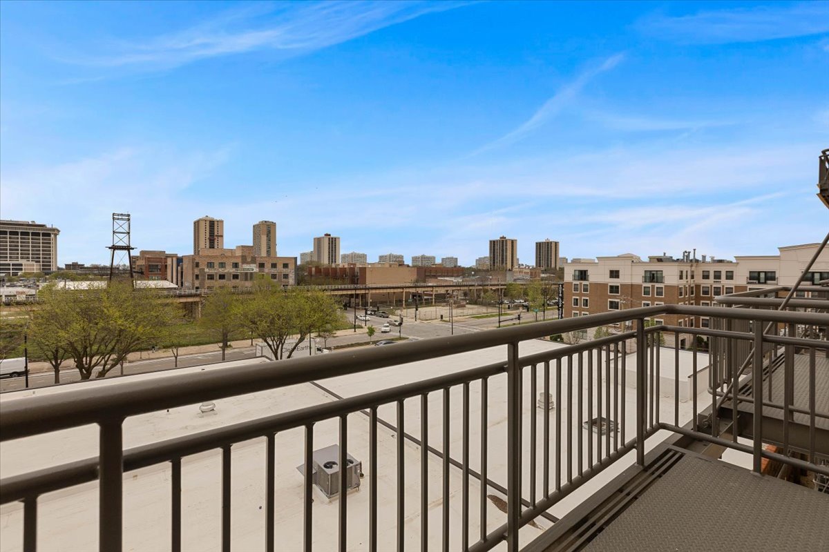 2545 S Dearborn Street 508 Property Photo 18