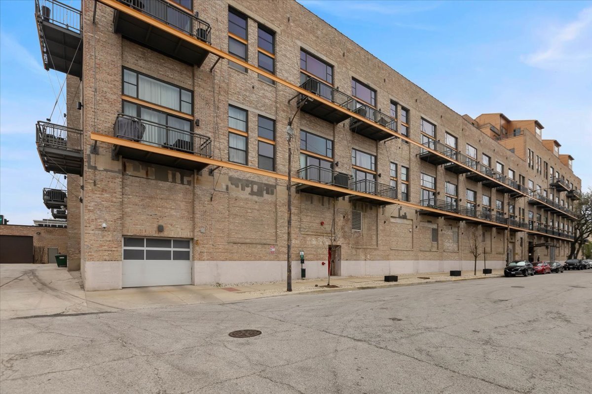 2545 S Dearborn Street 508 Property Photo 31