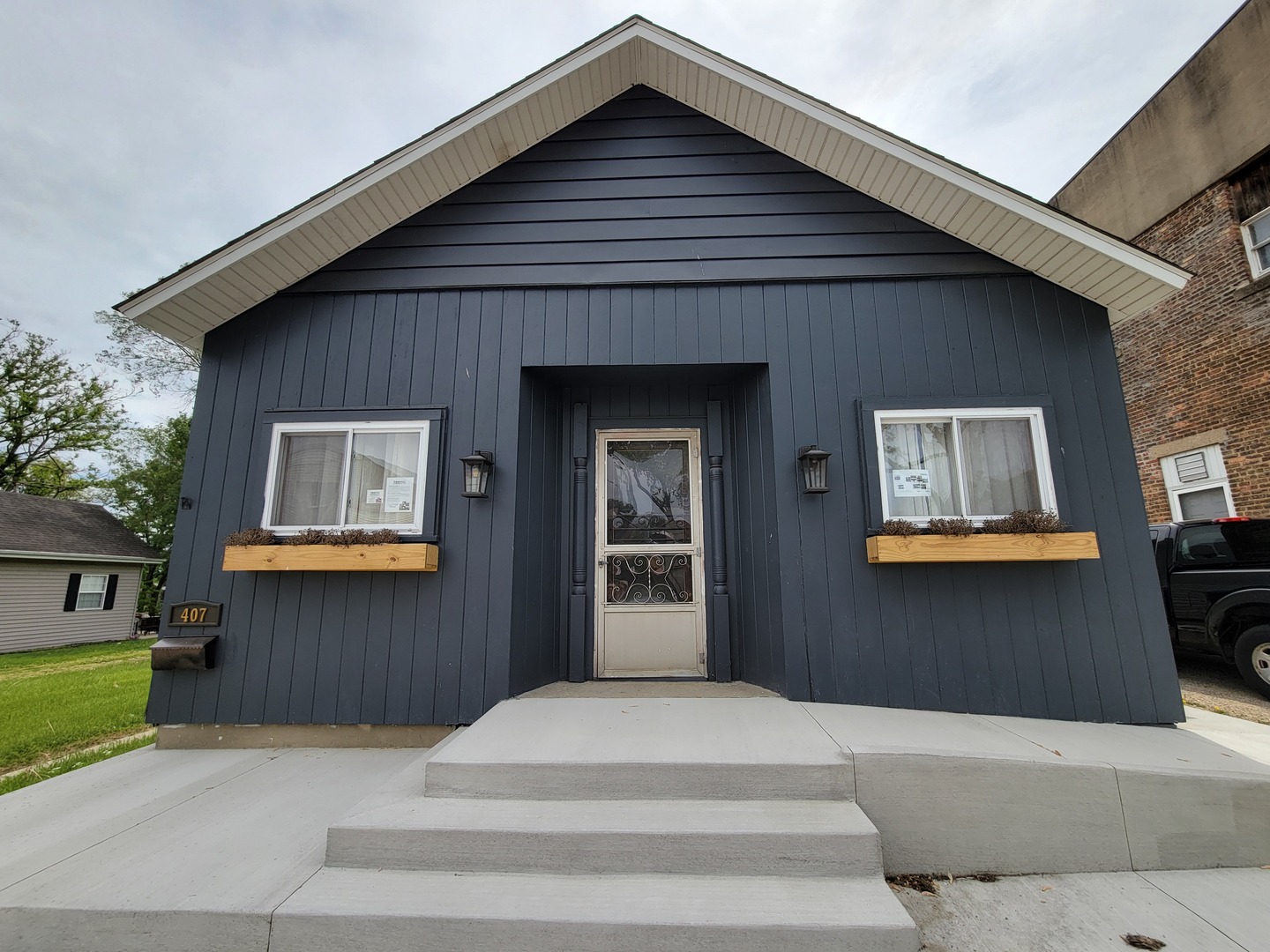 407 E Walnut Street Property Photo 1