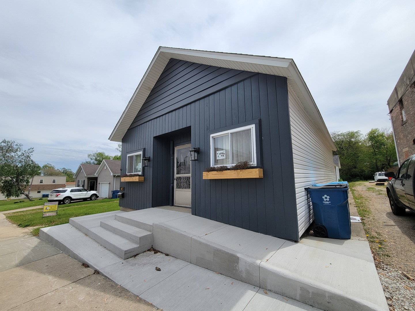 407 E Walnut Street Property Photo 2