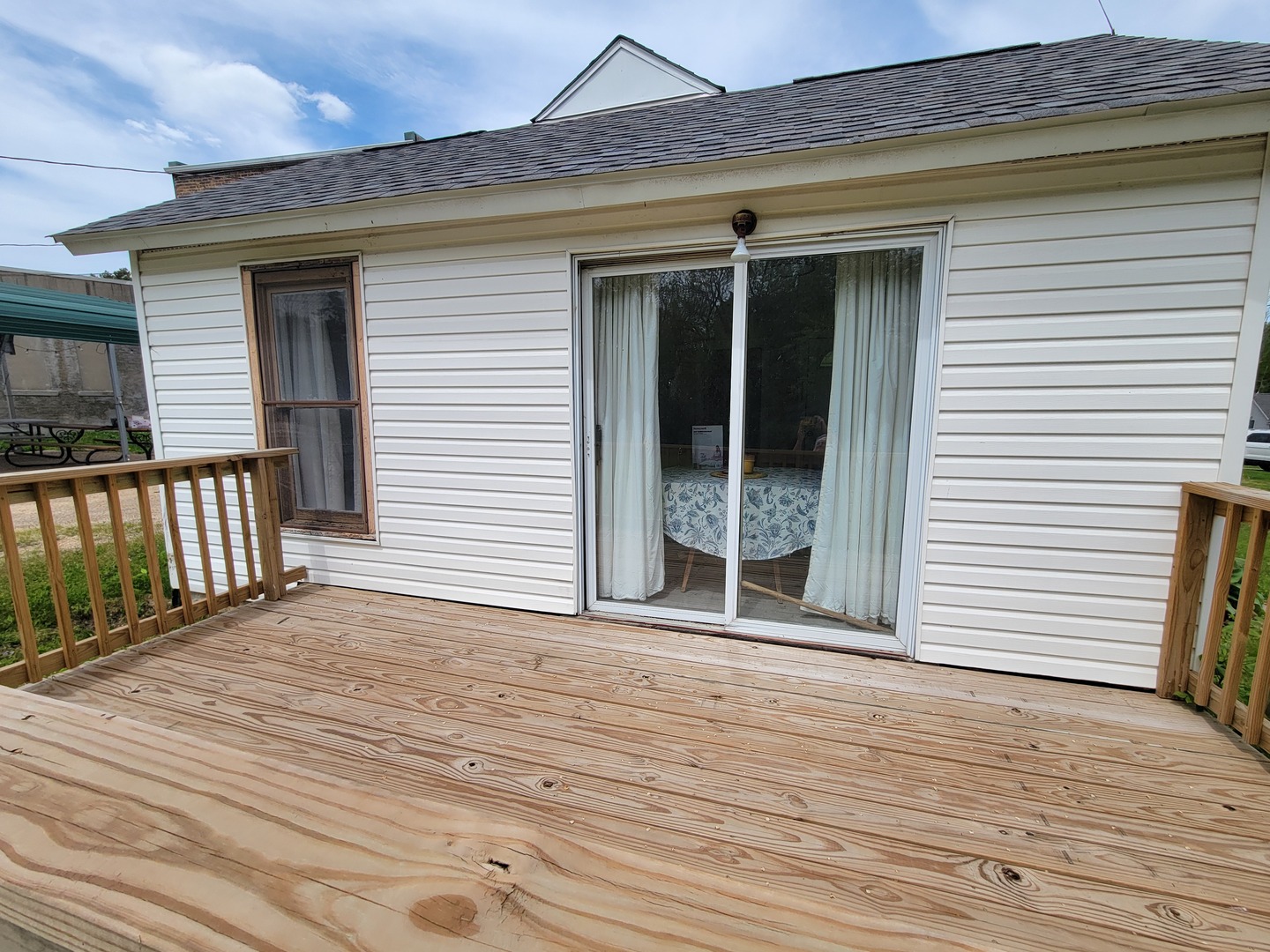 407 E Walnut Street Property Photo 4