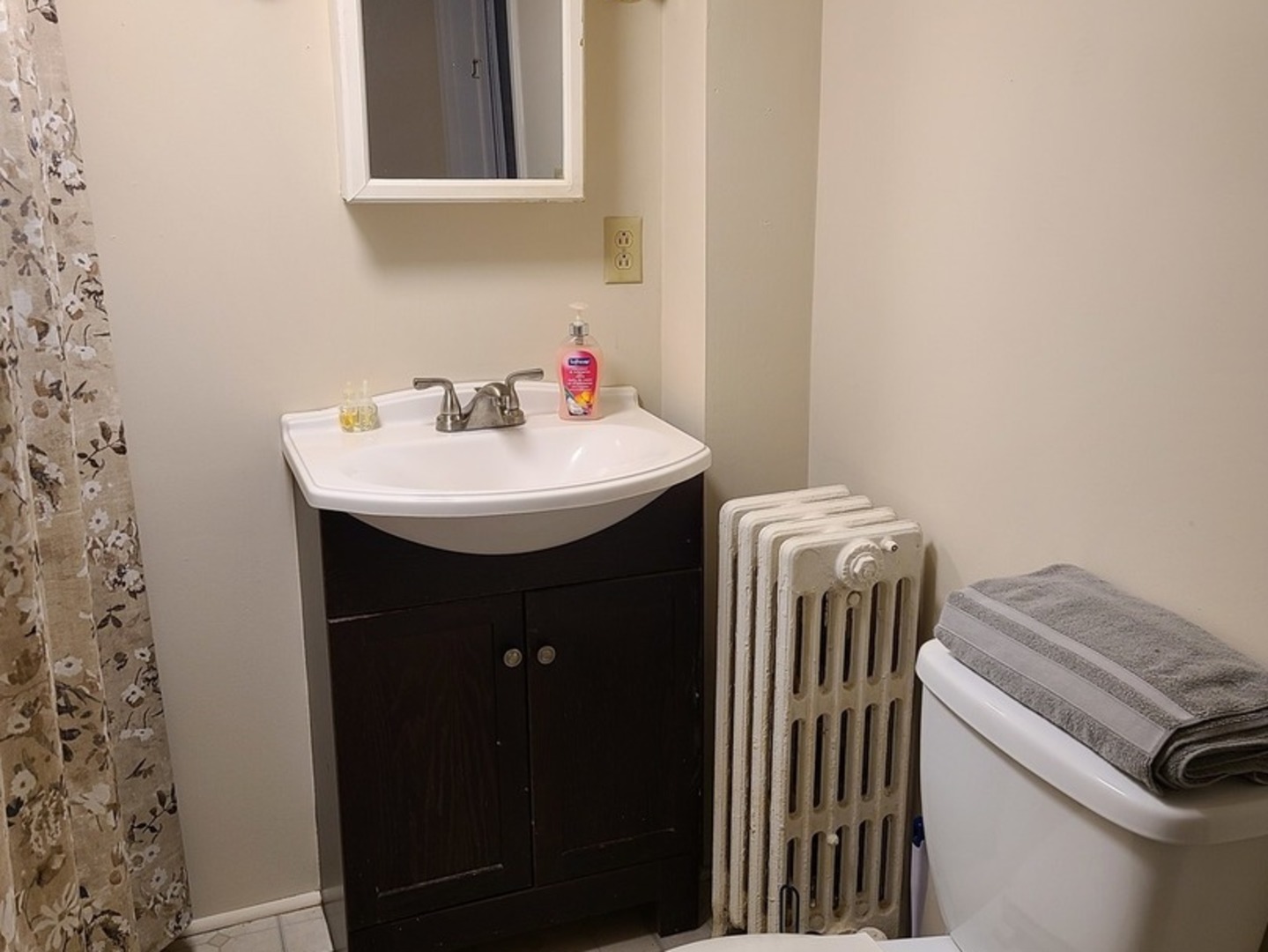 407 E Walnut Street Property Photo 9