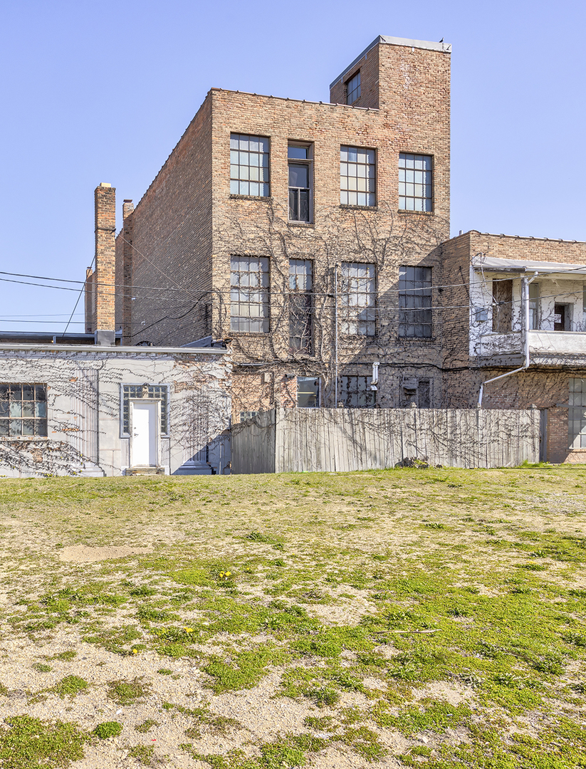 907 E State Street Property Photo 12