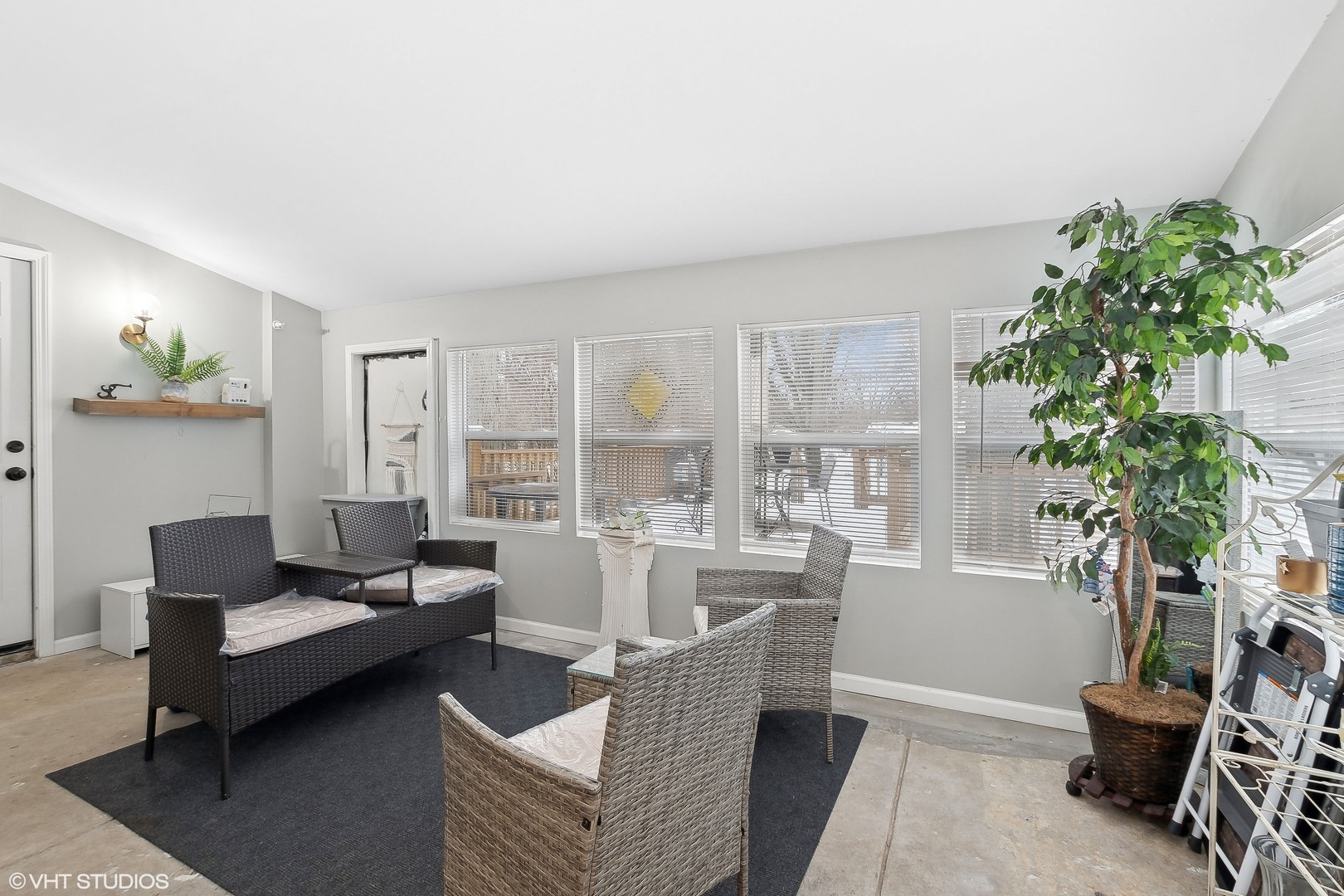 18100 Baker Avenue Property Photo 9