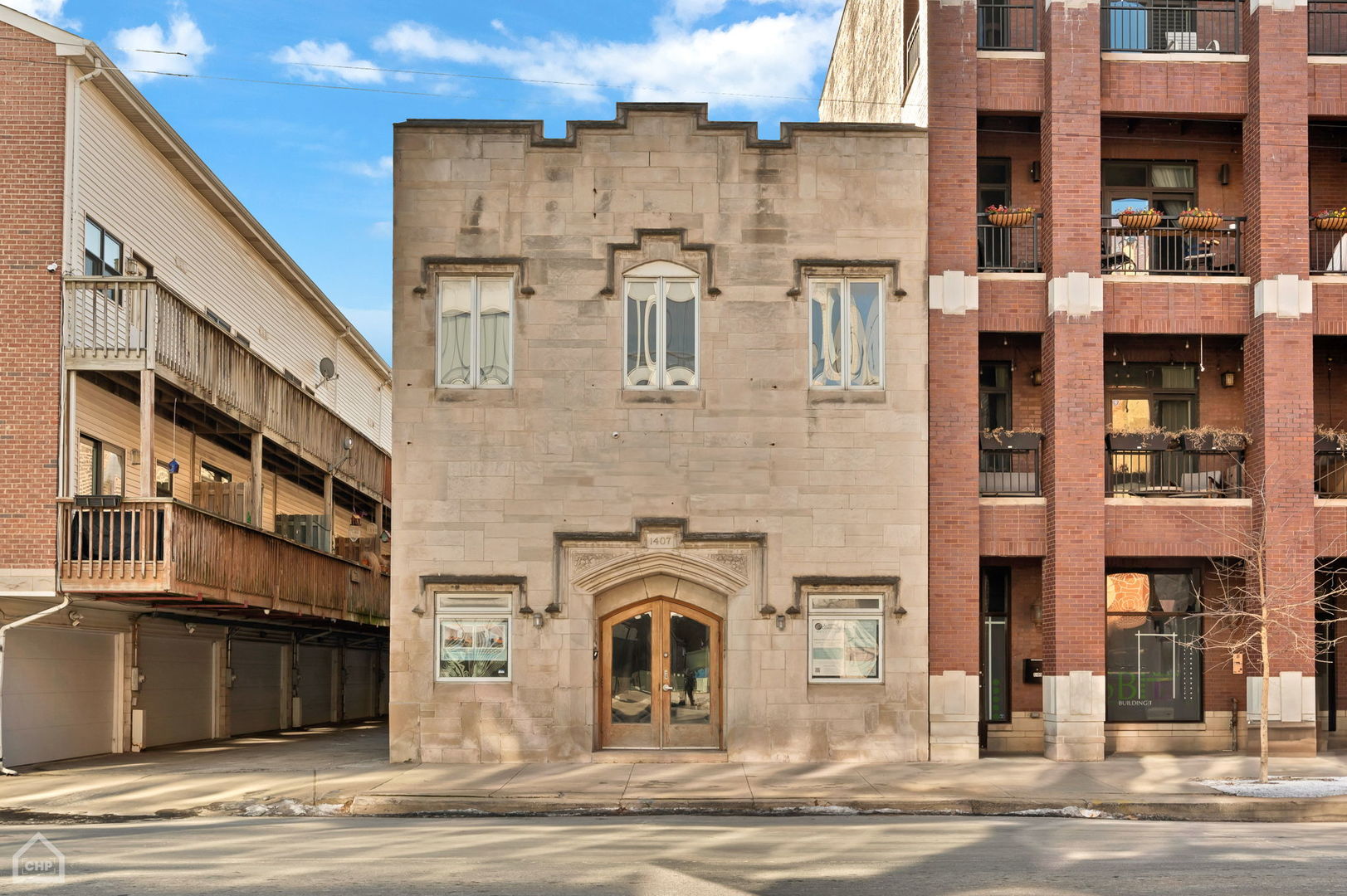 1407 W Chicago Avenue Property Photo 1