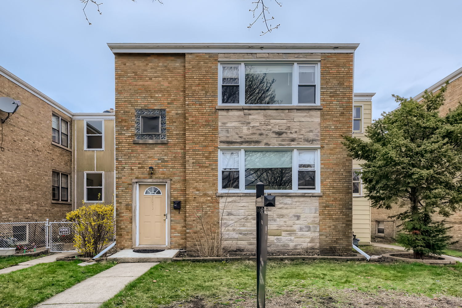 9043 Skokie Boulevard Property Photo
