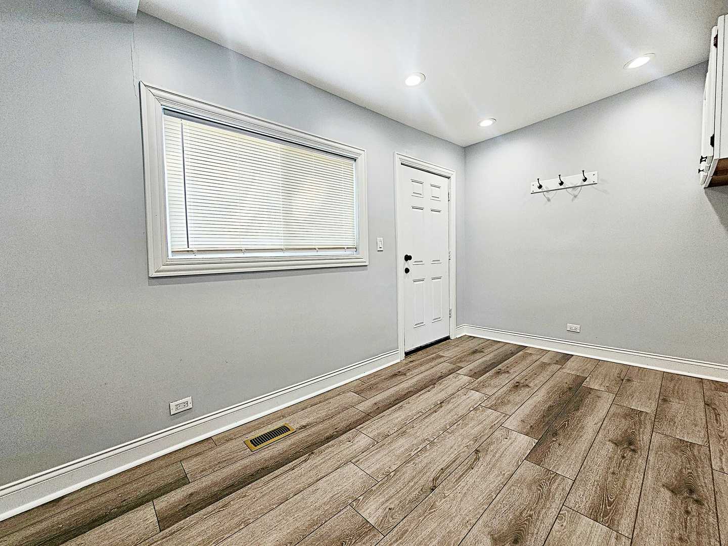 5425 W Harrison Street Property Photo 6