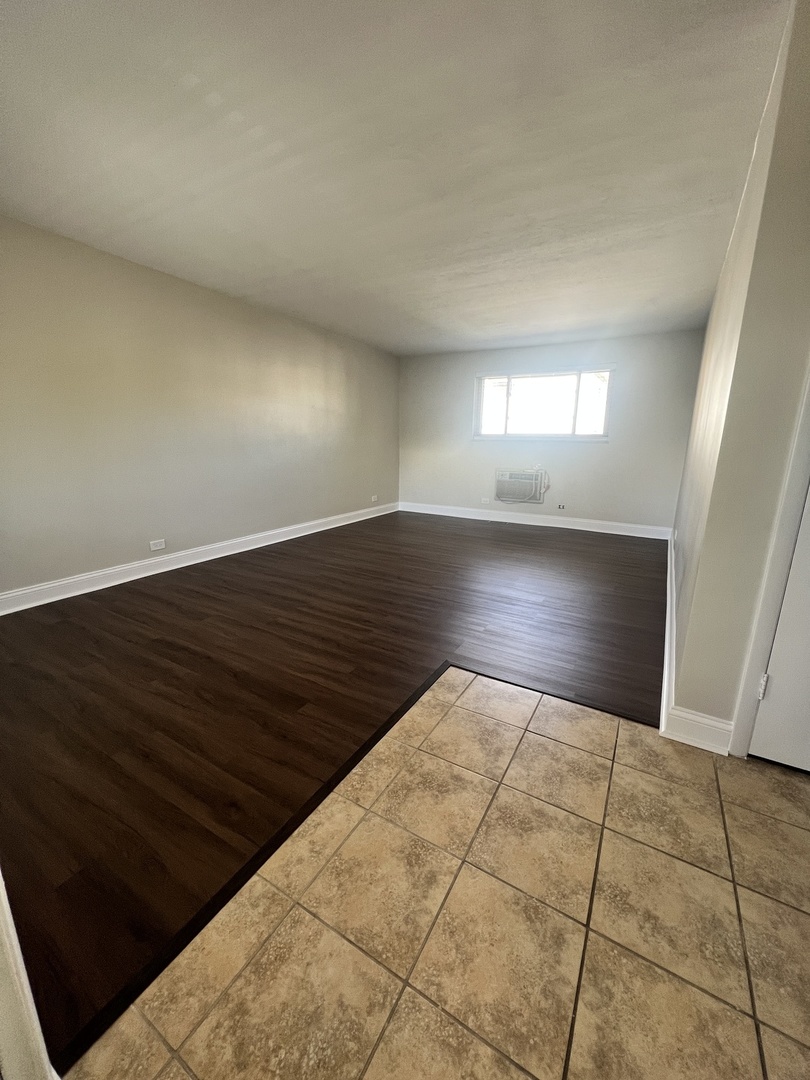 4858 Lee Street 2c Property Photo 2
