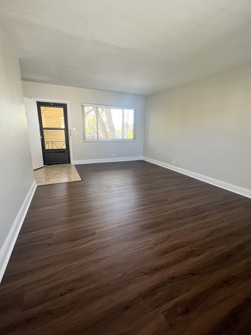 4858 Lee Street 2c Property Photo 3