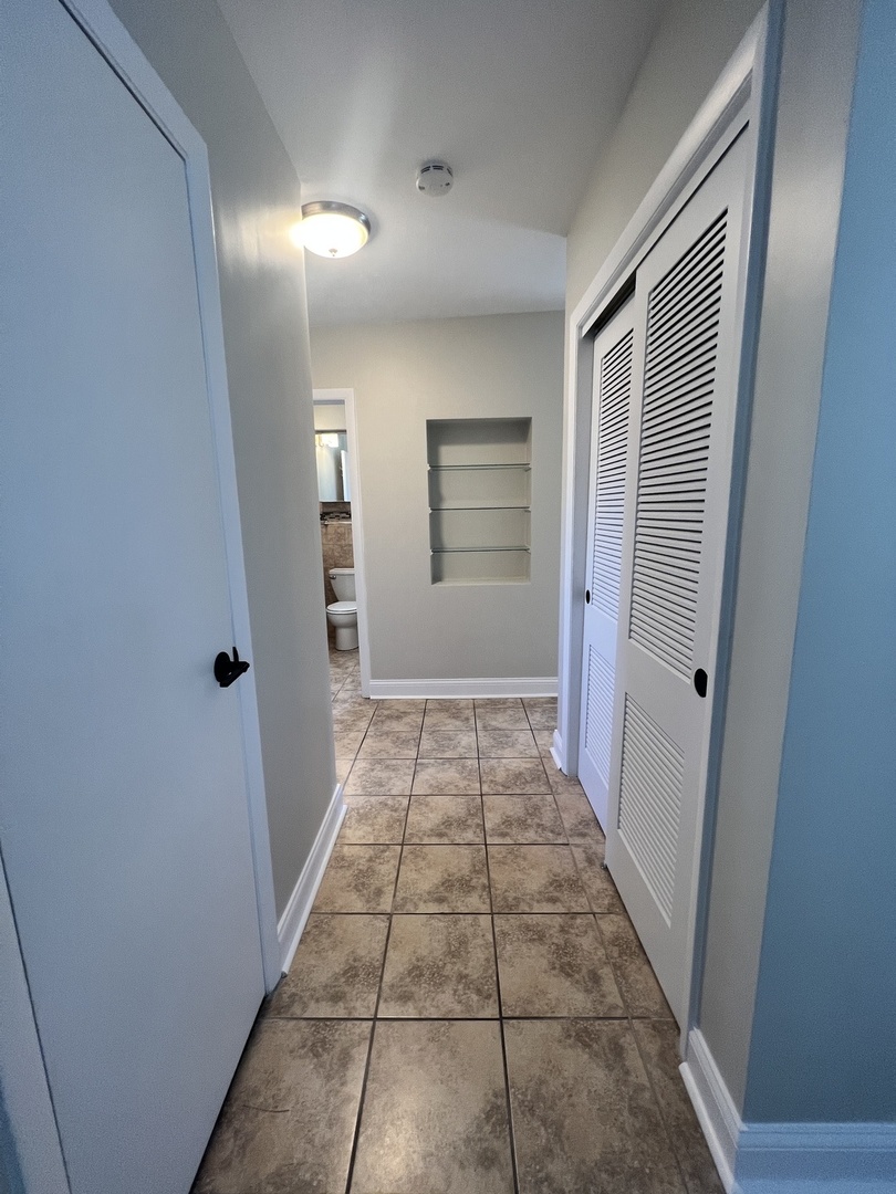 4858 Lee Street 2c Property Photo 4