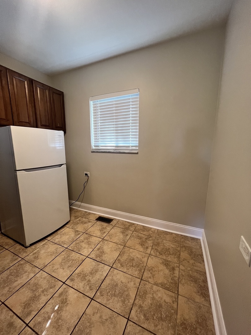 4858 Lee Street 2c Property Photo 6